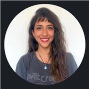 Comunicadora y docente, con certificaciones en inglés y experiencia de +20 años en el canto